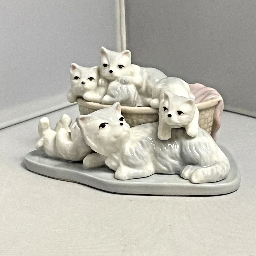 Vintage Cat & Kitten Figurine By Simson Taiwan Porcelain Play Time Grey Kitty